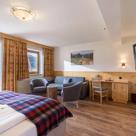 Alpenpanorama Hotell 4*